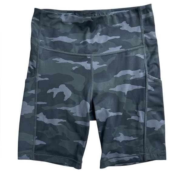 Athleta Pants - Athleta Ultimate Stash Pocket Camo 7" Biker Shorts